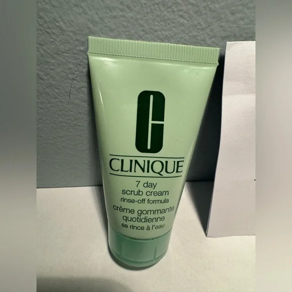 Clinique: Scrub Cream & Clarifying Lotion 2 (NEW - travel sizes) - Picture 5 of 9